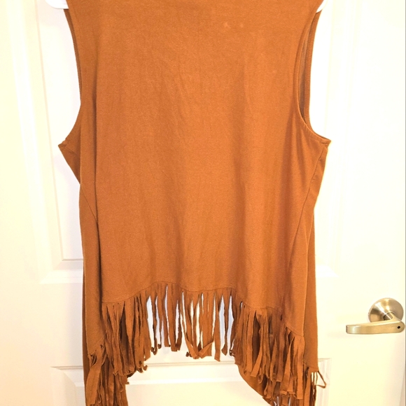 Brown Fringe Vest, Kristin Nicole, Faux leather fringe vest, western vest - Picture 4 of 5